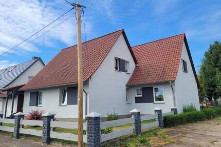 Zweifamilienhaus in Herbsleben mit Nebengelass und Garten