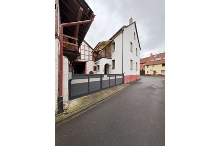 Klein, fein & nachhaltig – Gemütliches Einfamilienhaus mit Photovoltaik in Staudernheim