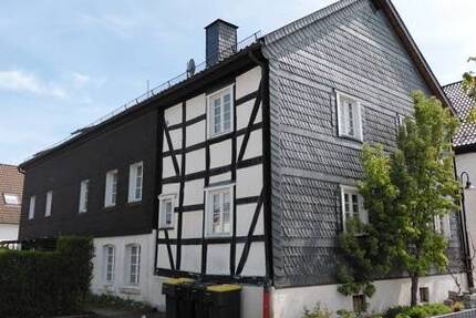 Historisches Wohn- & Geschäftshaus mit 18 Stellplätzen im Zentrum von Balve zu verkaufen!