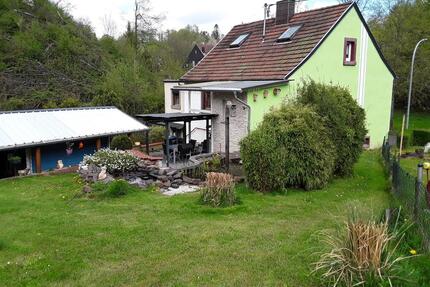 Freistehendes Einfamilienhaus mit schönem Garten und Terrasse - Schiffweiler