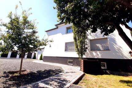 Exclusive Stadtvilla mit 4 Wohneinheiten & Ausbaureserve +Privat+ - Düren Rölsdorf