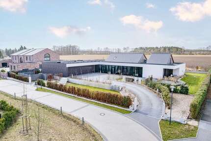 Haus zum Kaufen in Bienenbüttel 2.399.000,00 € 529.93 m²