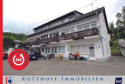 Große 4-Zimmer-Dachgeschosswohnung mit Balkon in Lennestadt-Langenei