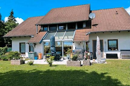 Schönes Haus mit 3 abgeschlossenen Wohnungen in Sonnefeld