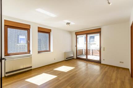 Nürtingen-Hardt: kompakte 3-Zimmer-EG-Wohnung mit Küche, Terrasse und Stellplatz