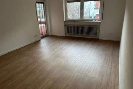Renovierte 4 Zimmer Wohnung mit Balkon und Stellplatz in Weiden Ost