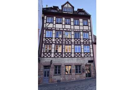 Haus zum Kaufen in Nürnberg 2.500.000,00 € 490 m²