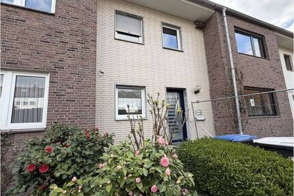Zwei-Zimmer-Wohnung im Obergeschoss eines Zweifamilienhauses - Aachen / Beverau