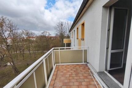 Zweiraumwohnung im Grünen+ Stellplatzanmietung PKW möglich - Merseburg