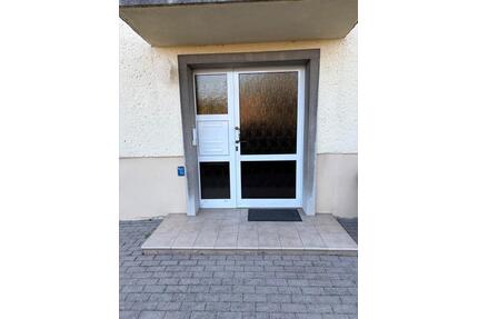 Eigentumswohnung mit Mansarde und großer Garage mit Werkstatt - Rochau