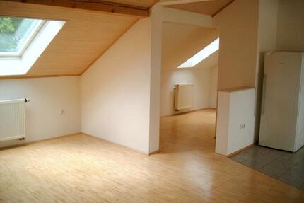 Biete schöne Dachgeschoßwohnung in Zweibrücken Bubenhausen an.