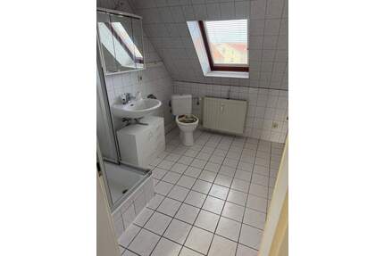 Große 4-Raum-Wohnung mit 2xDuscheWC & 2xPKW-Stellplatz - ideal für Familien oder für WG - Hötensleben