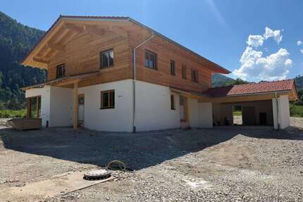 Haus zum Mieten in Unterwössen 2.760,00 € 220 m²