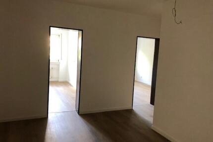 schöne große 4 ZKB Wohnung mit Balkon in Kassel am Klinikum, Uninähe - Optimal für 3er StudentenWG ( KS-MBS50a-1-1 )