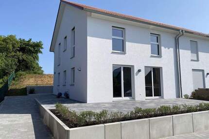 Exklusive Doppelhaushälfte mit Einbauküche (Passivhaus) - Ellingen