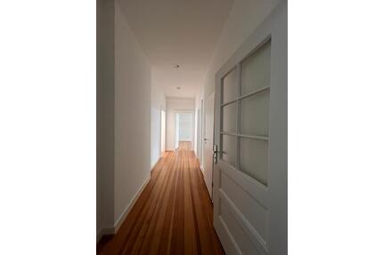 Charmante 2-Zimmer-Altbauwohnung zentral in Saarbrücken