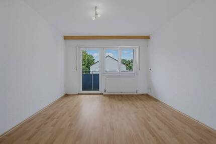 Ab sofort frei! Sanierungsbedürftige 3-Zimmer-Wohnung mit 2 Loggien im 2. OG in Durlach! - Karlsruhe / Durlach
