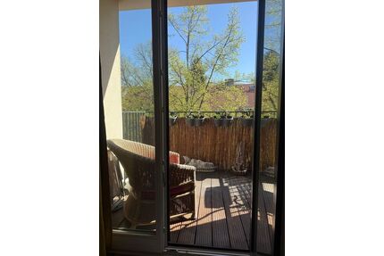 Lichtdurchflutete Dachgeschoss -Maisonette mit 3 Balkonen & Weitblick mit TG-Stellplatz - Berlin