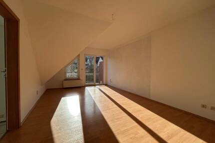 RESERVIERT ! Schöne 4-Zimmer-Dachgeschosswohnung über 2 Etagen mit Balkon in schöner und ruhiger Wohnlage von Rudolstadt zu vermieten