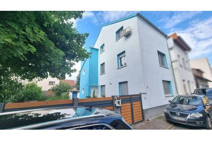 Anspruchsvolles Einfamilienhaus im Herzen von Bürgel mit Garten und 2 Garagen....frei! - Offenbach