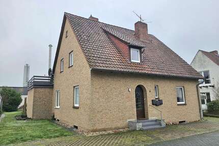 Haus zum Kaufen in Uelzen 299.000,00 € 195 m²