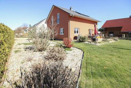 *Sonnig* Niedrigenergiehaus mit gehobener Ausstattung, Kamin, Terrasse und viel Garten - Coswig