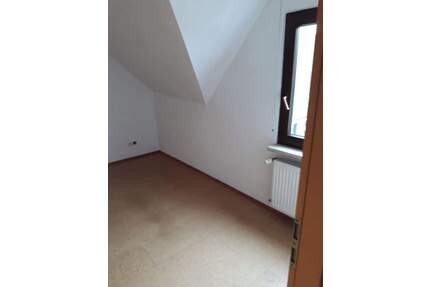 gemütliche DG-Wohnung zu vermieten - Urbar