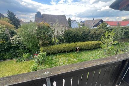 Helle 4-Zimmer-Wohnung mit Balkon und Parkplatz - Friedberg (Hessen)