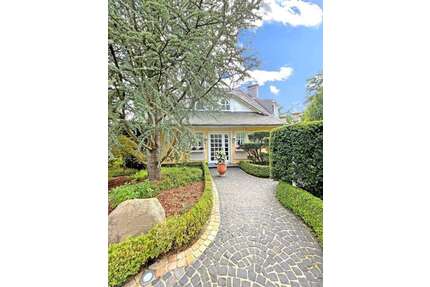 Haus zum Mieten in Hannover 2.400,00 € 165 m²