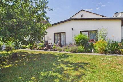 RESERVIERT!!! Charmantes Einfamilienhaus mit Einliegerwohnung und gepflegtem Garten in ruhiger Lage von Ehringshausen-Dillheim