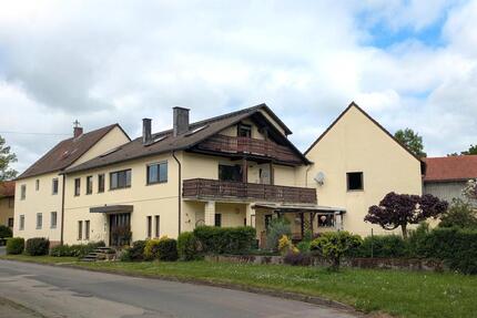 Anwesen mit zwei Wohnhäusern, Garten, Garagen, Scheune & NGeb. - Hofheim in Unterfranken