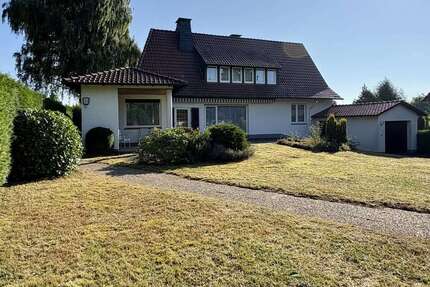 Haus zum Kaufen in Detmold Hiddesen 375.000,00 € 214 m² - Detmold / Hiddesen