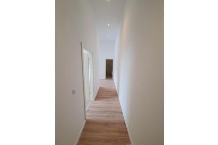 Helle 1-Zimmer-Wohnung mit offener Küche in ruhiger Lage - Völklingen