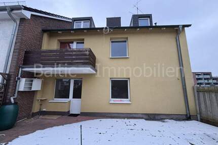 große Doppelhaushälfte mit Vollkeller - Neustadt in Holstein