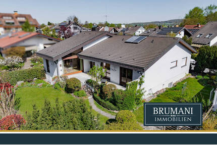 BRUMANI | Großzügiges Einfamilienhaus mit großem Garten, Sauna und ELW in Teningen