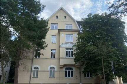 Ab 1.2.26! Zentrumsnahe 3-Raumwohnung mit Balkon, Stellplatz und EBK! - Zwickau Pölbitz