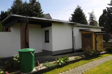 Gepflegtes Gartengrundstück mit Bungalow und Nebengebäuden (Garagen) am Stadtrand von Reichenbach zu verkaufen!