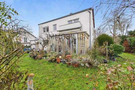 Zweifamilienhaus mit Ausbaureserve und großem Grundstück in bevorzugter Lage - Pentling