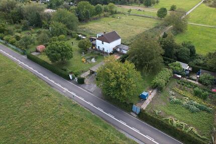 Haus mit Grundstück in schöner Lage - Korschenbroich