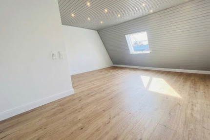 Großzügiges Reihenhaus in Memmelsdorf mit Garten Garage und EBK