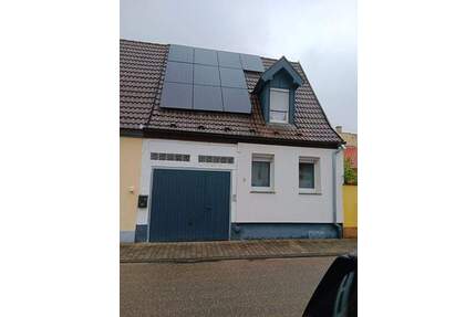 Kernsaniertes kleines Haus in ruhiger Wohnlage von Philippsburg-Rheinsheim