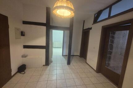 Schöne 3 Zimmer Wohnung mit Küche, Bad - Willebadessen