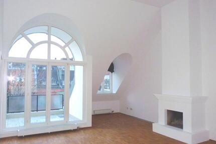 CARLSTADT, EXKLUSIVE 2 ZI.-WHG., AUFZUG, EBK, GÄSTE-WC, DUSCHBAD, KAMIN, EINBAUSCHRÄNKE + LOGGIA ! - Düsseldorf