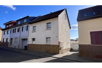 Charmantes Einfamilienhaus mit Dachterrasse, Garage & Potenzial - Ingelheim am Rhein