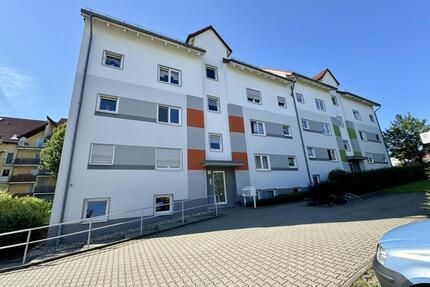 Helle 3-Raum-DG-Wohnung mit Balkon & Einbauküche – ruhig & grün gelegen in Wilkau-Haßlau
