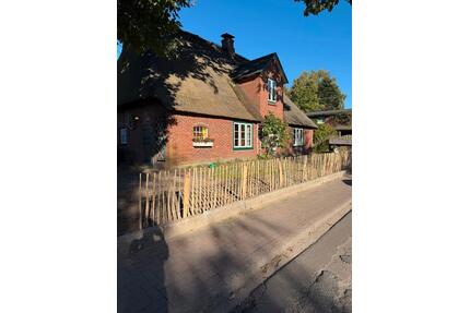Charmantes Reetdachhaus - 1.800,00&nbsp;EUR Kaltmiete, ca.&nbsp; 170,00&nbsp;m&sup2; in Todenbüttel (PLZ: 24819)