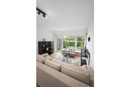 Willkommen in Ihrer neuen Erdgeschosswohnung in Germering! Diese charmante Mietwohnung bietet 1,5 Zimmer auf ca. 35 m² Wohnfläche und überzeugt mit einer ca. 8 m² großen Gartenfläche, die zum...