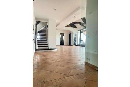 Wohnung zum Mieten in Regensburg 3.500,00 € 264 m²