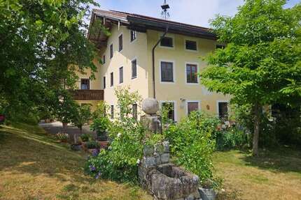 Haus zum Mieten in Tittmoning 750,00 € 135 m²
