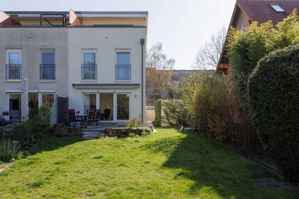 Gepflegtes Reihenendhaus mit Garage - sofort los wohnen - Berlin Spandau
